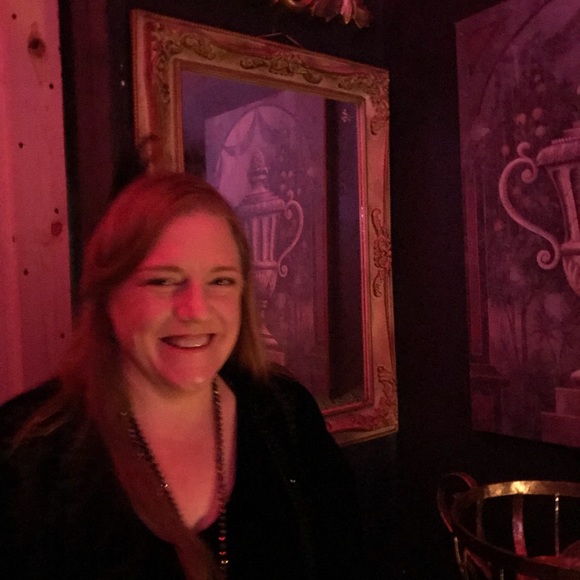 Meet your Posher, Heather - Picture 2 of 2